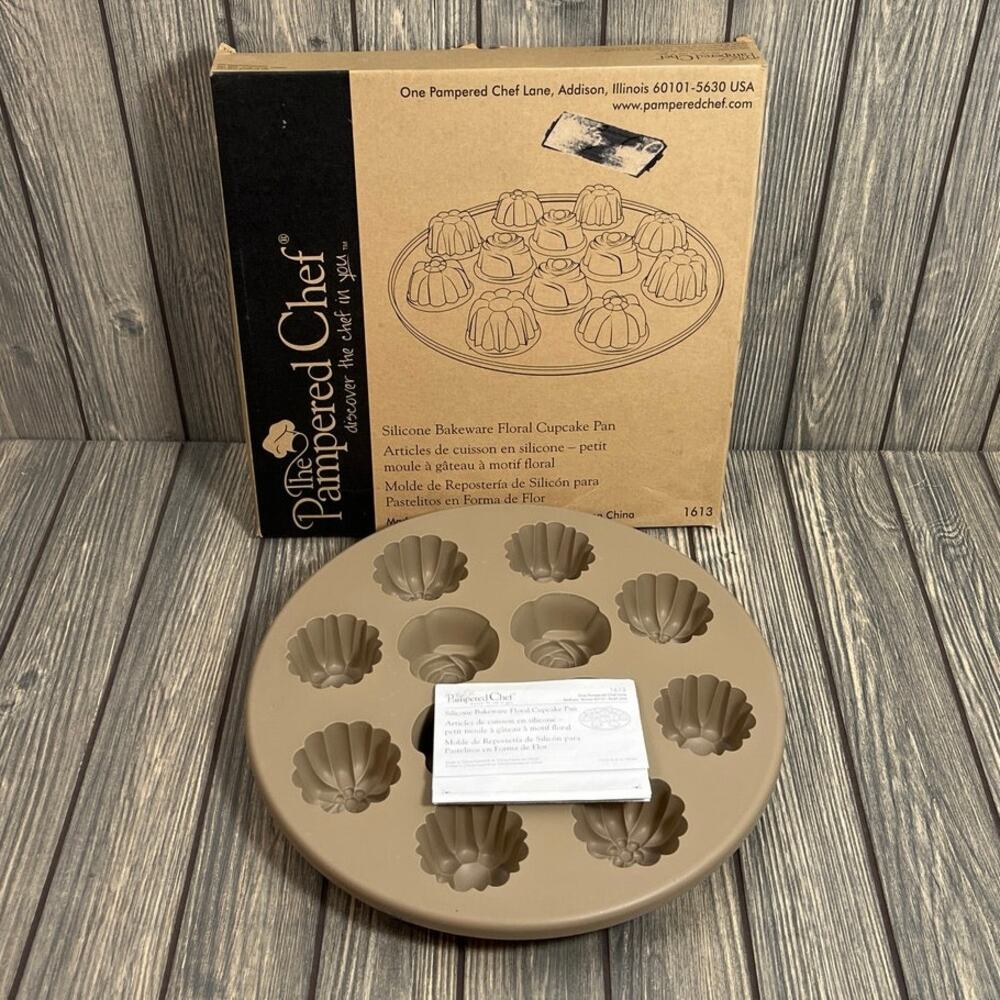 Pampered‎ Chef 1613 Silicone Bakeware Floral Cupcake Pan Muffin 12 Cup Rigid